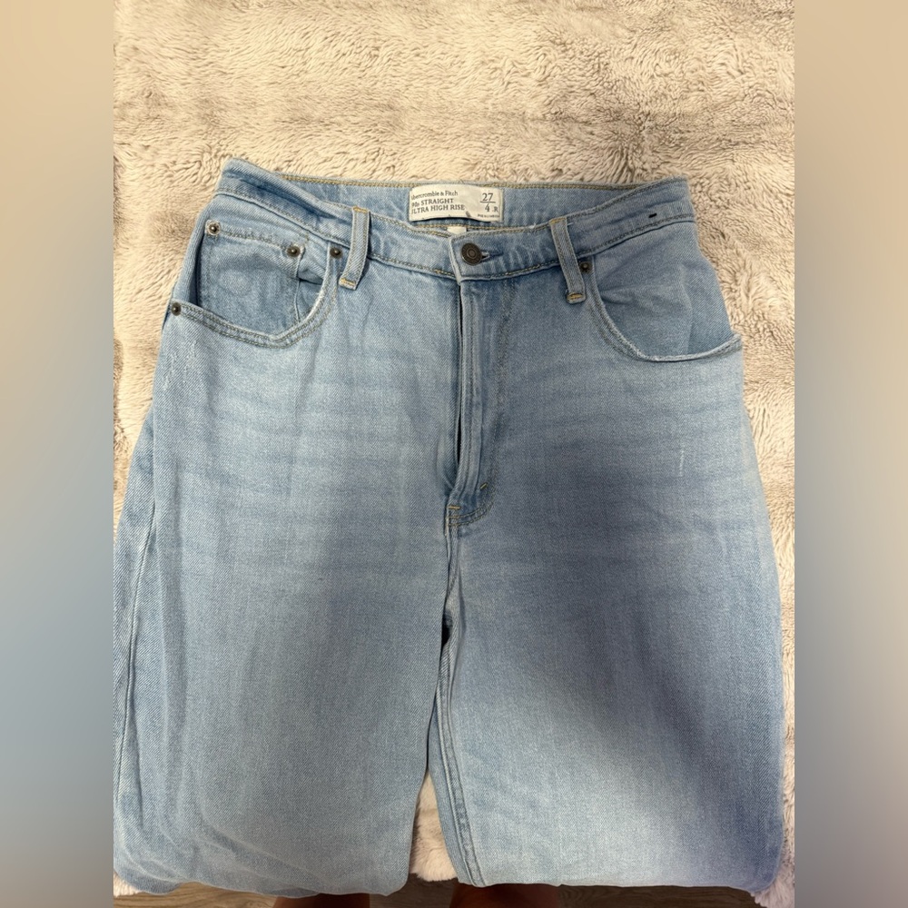 Abercrombie & Fitch Light Wash Denim Jeans